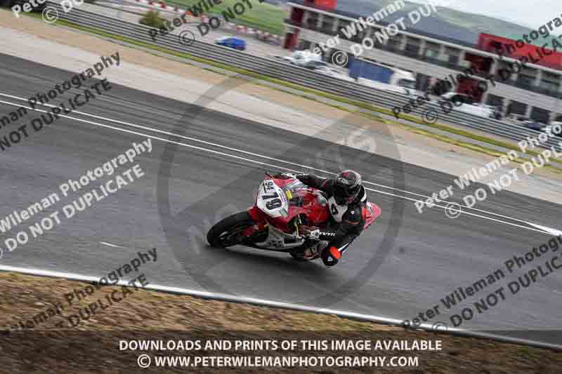 cadwell no limits trackday;cadwell park;cadwell park photographs;cadwell trackday photographs;enduro digital images;event digital images;eventdigitalimages;navarra;no limits trackdays;peter wileman photography;racing digital images;trackday digital images;trackday photos